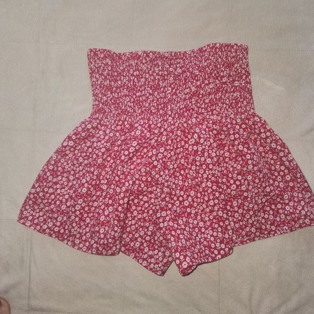 Womens Size 6 Medium Pink floral flowy high waisted skort shorts. Boho Smocked